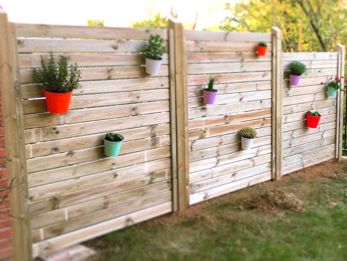 Barriere, Frangivista e Recinzioni -   Casette in legno  su misura da giardino, tettoie, pergole, carport, box auto.